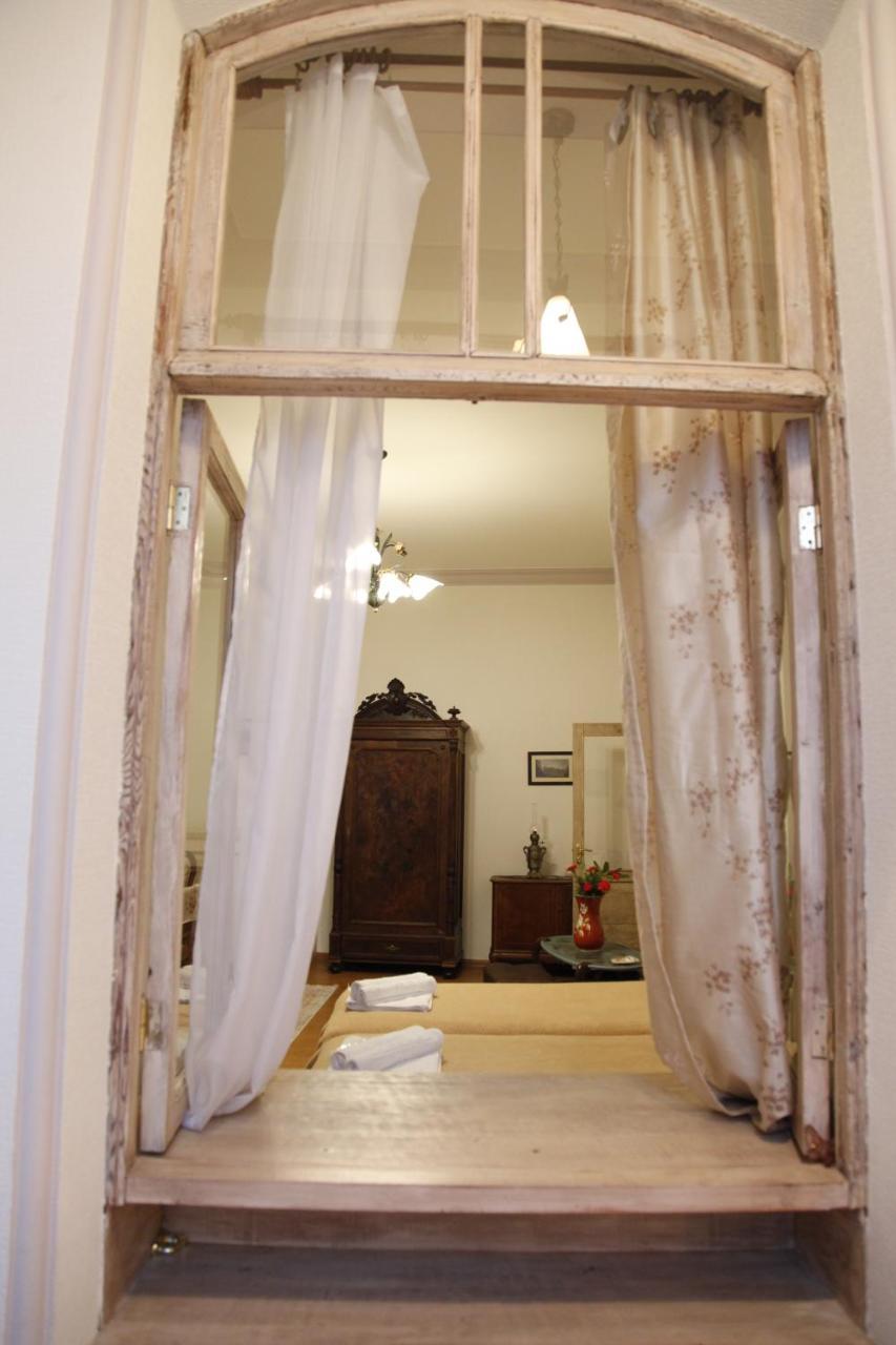 Art House Petunia Apartment Tbilisi Exterior photo